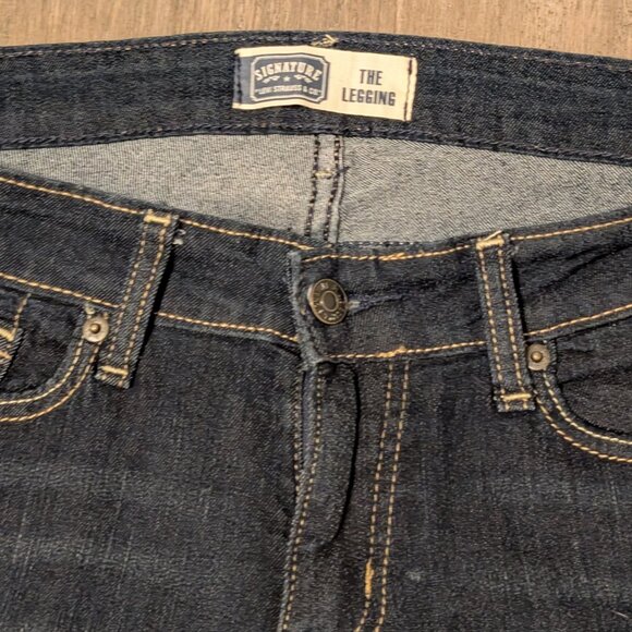 Signature by Levi Strauss The Legging Jeans, Mid Rise Dark  - Size 10 (Like New) - Picture 5 of 14